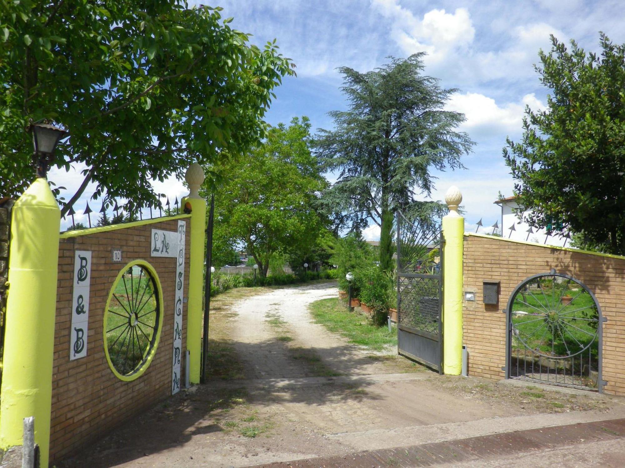 B&B La Toscana Marta Exterior photo