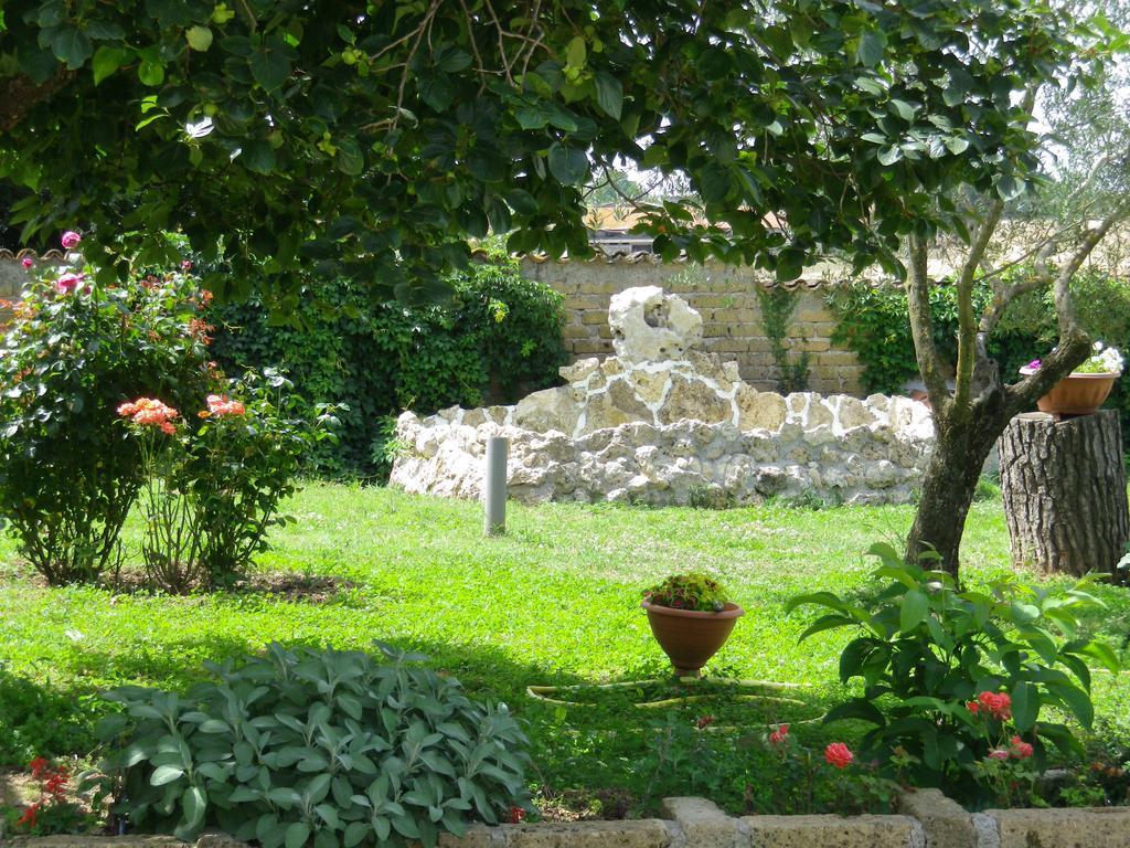 B&B La Toscana Marta Exterior photo